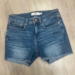 Vineyard Vines High Rise Jean Shorts size 25 elastic mix super comfy!